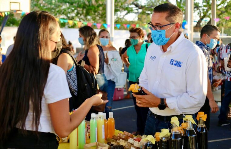 Apoya Víctor Hugo Lozano a 40 emprendedores del IV Distrito