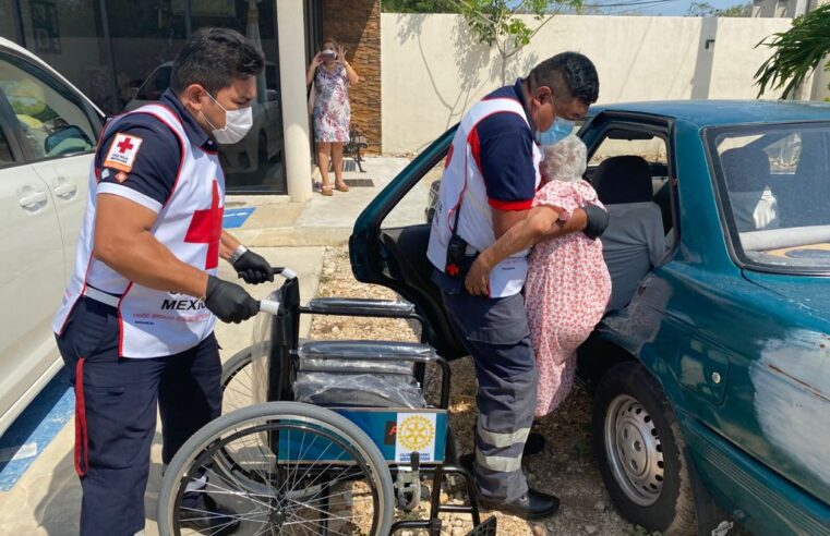 Recibe Cruz Roja sillas de ruedas del Club Rotario Mérida Itzaes