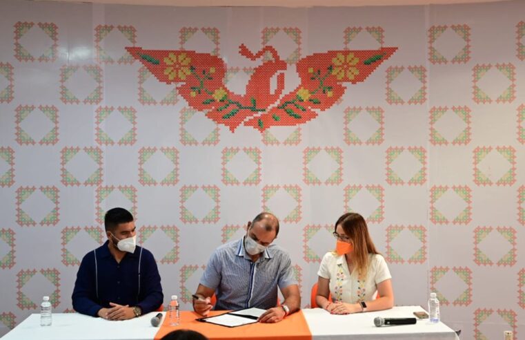 Firma Víctor Cervera compromiso con la transparencia