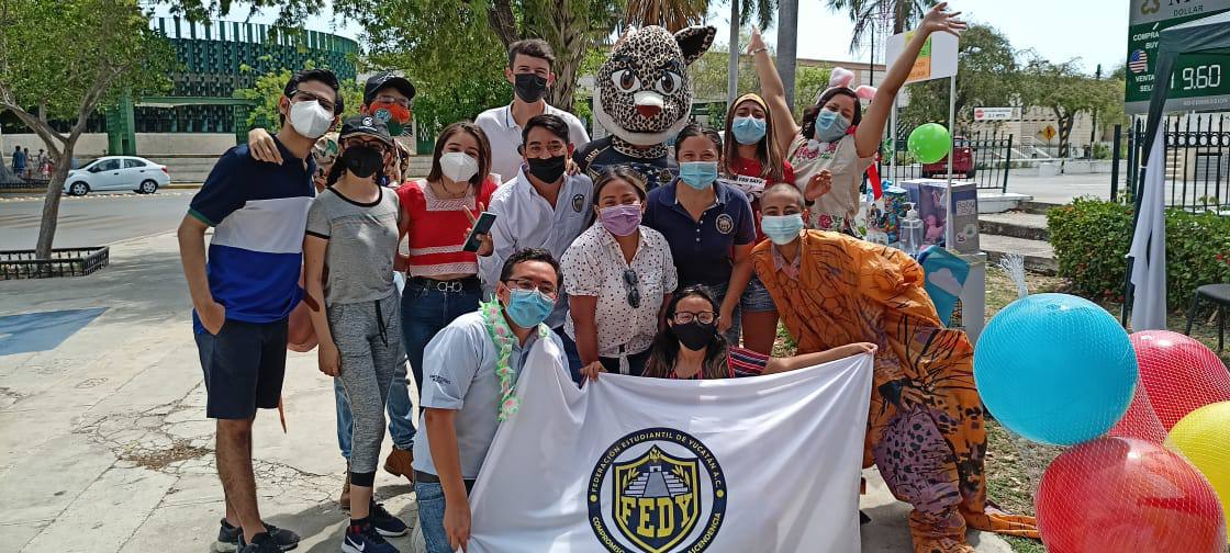 Universitarios regalan más de 300 sonrisas en Mérida