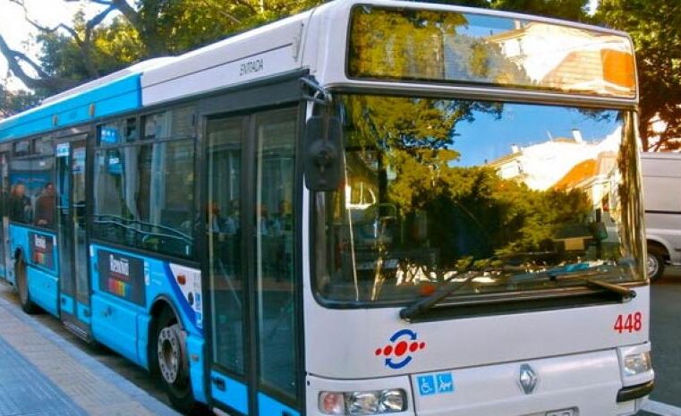 Apuñala a pasajera de un autobús que se quejó de su fuerte olor a perfume