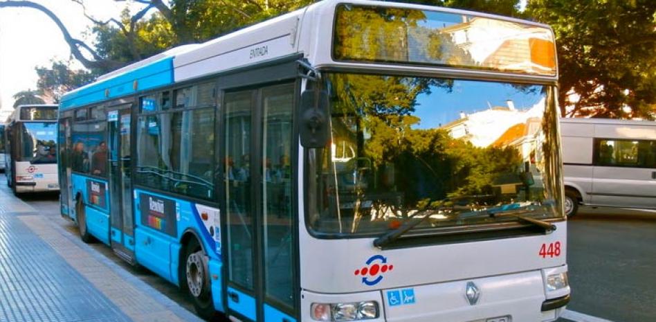 Apuñala a pasajera de un autobús que se quejó de su fuerte olor a perfume