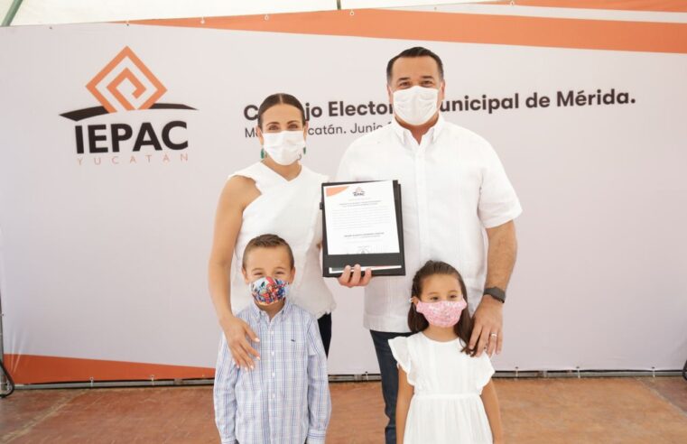 Renán Barrera recibe constancia de mayoría