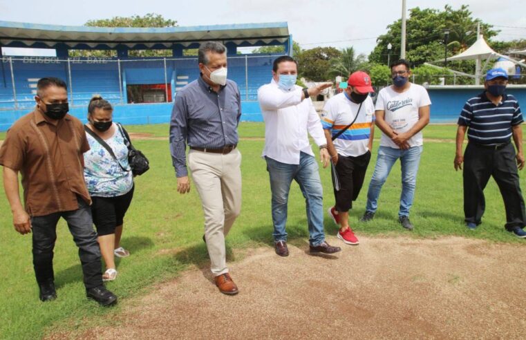 Campos deportivos de Mérida reciben mantenimiento continuo