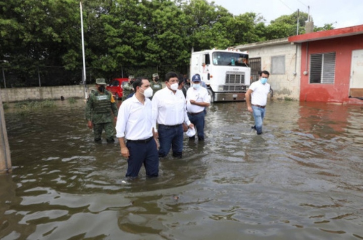 Mauricio Vila  recorre en Progreso las áreas más afectadas por las lluvias