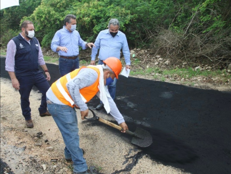 El Ayuntamiento de construye la primera ciclovía con neumáticos reciclados