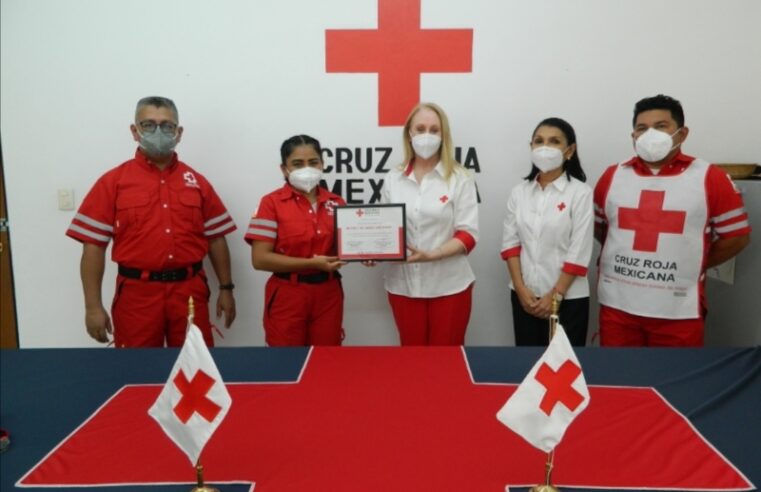 Reconocen labor de paramédicos de la Cruz Roja