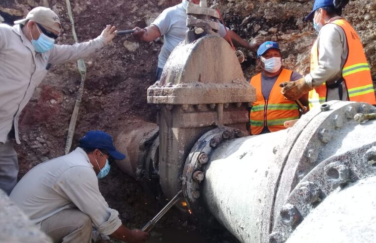 La Japay cambia tres válvulas de 40 años de antigüedad, en la zona de Xoclán