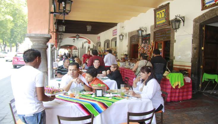 Restaurantes ya podrán cerrar a las 11 de la noche