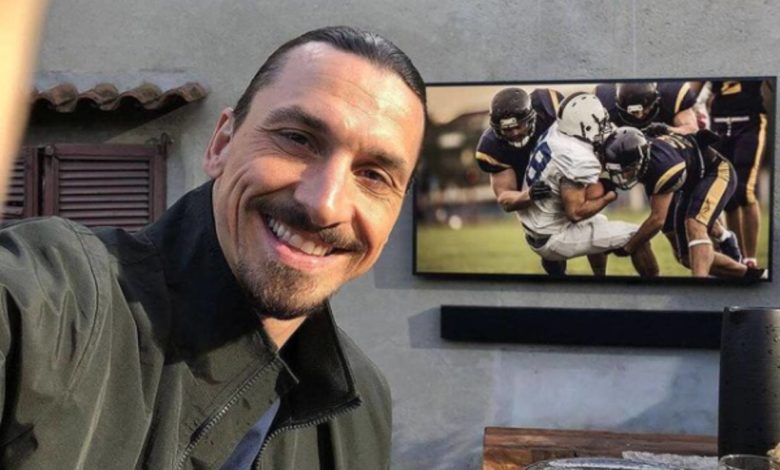 Zlatan Ibrahimovic golpeó a un compañero que lo besó en la boca