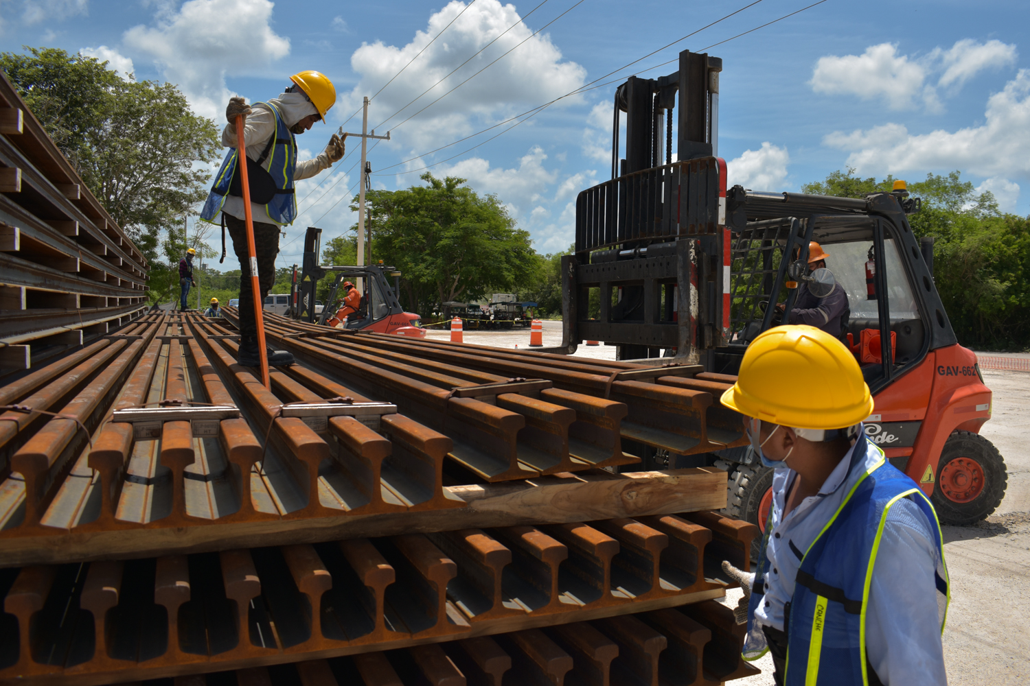 Reciben 15 mil toneladas de riel para el Tren Maya