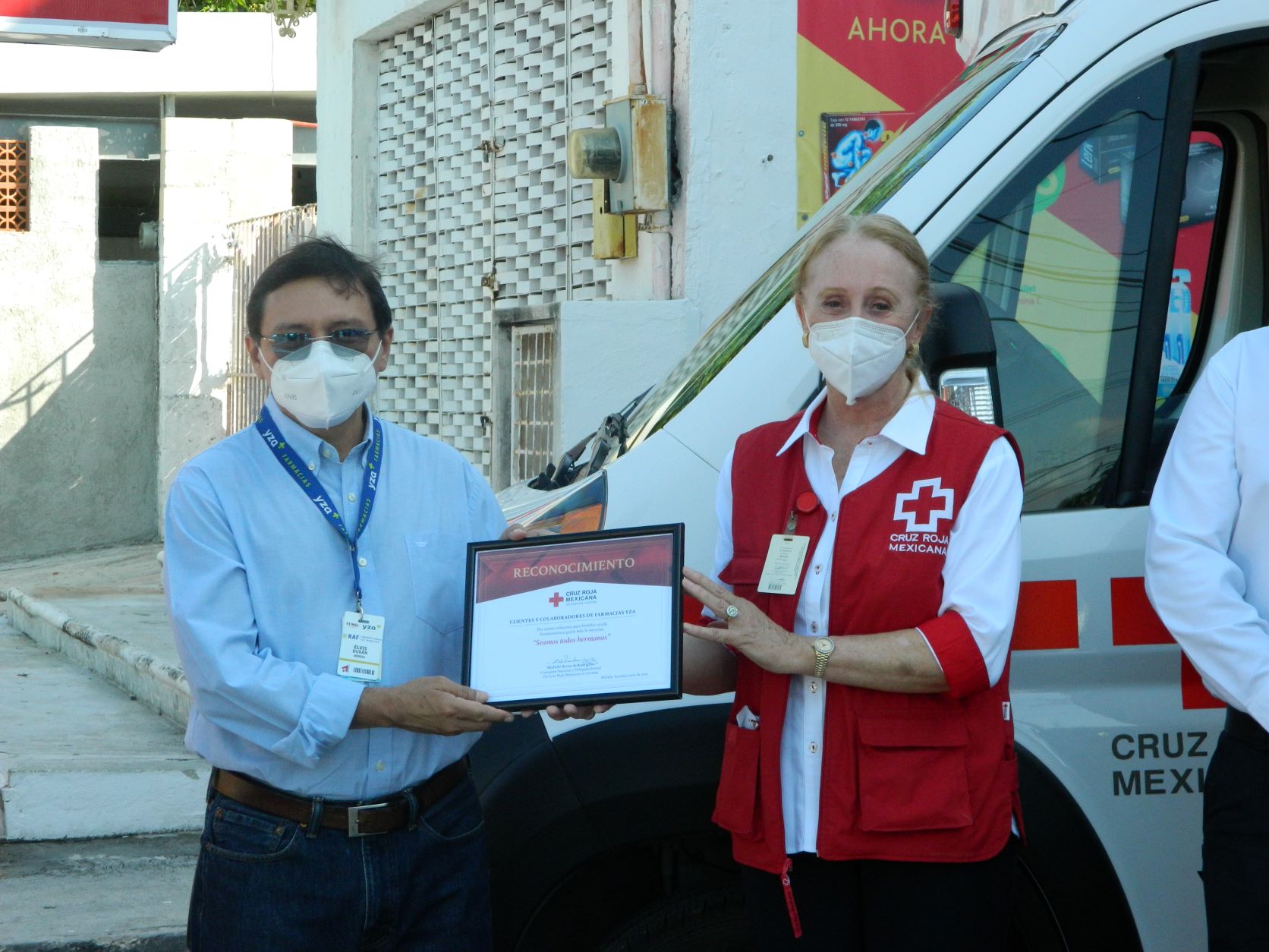 Entregan a Cruz Roja donativo de redondeo en Farmacias Yza