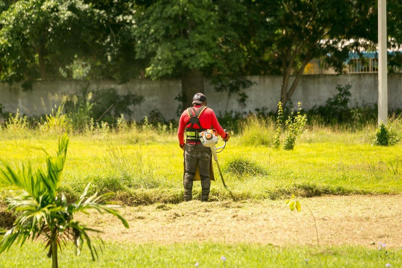 Intensifican limpieza, desinfección y mantenimiento de escuelas para el retorno a clases presenciales