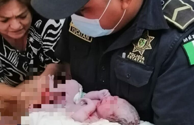 Policías ayudan al nacimiento de un bebé, en una vivienda del sur de Mérida