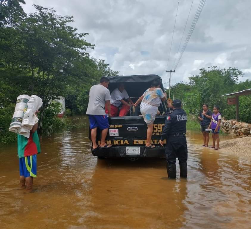 La SSP auxilia a comunidad de Tekax afectada por lluvias e inundaciones ,