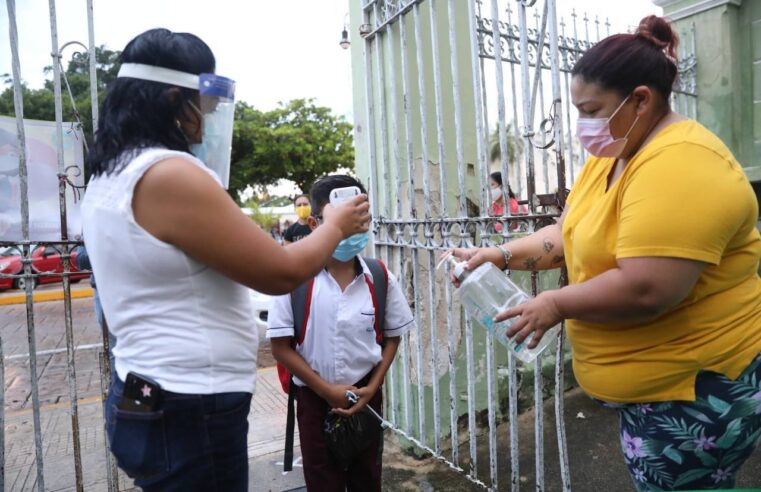 Estudiantes yucatecos regresan a las escuelas