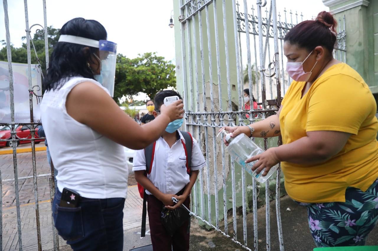 Estudiantes yucatecos regresan a las escuelas