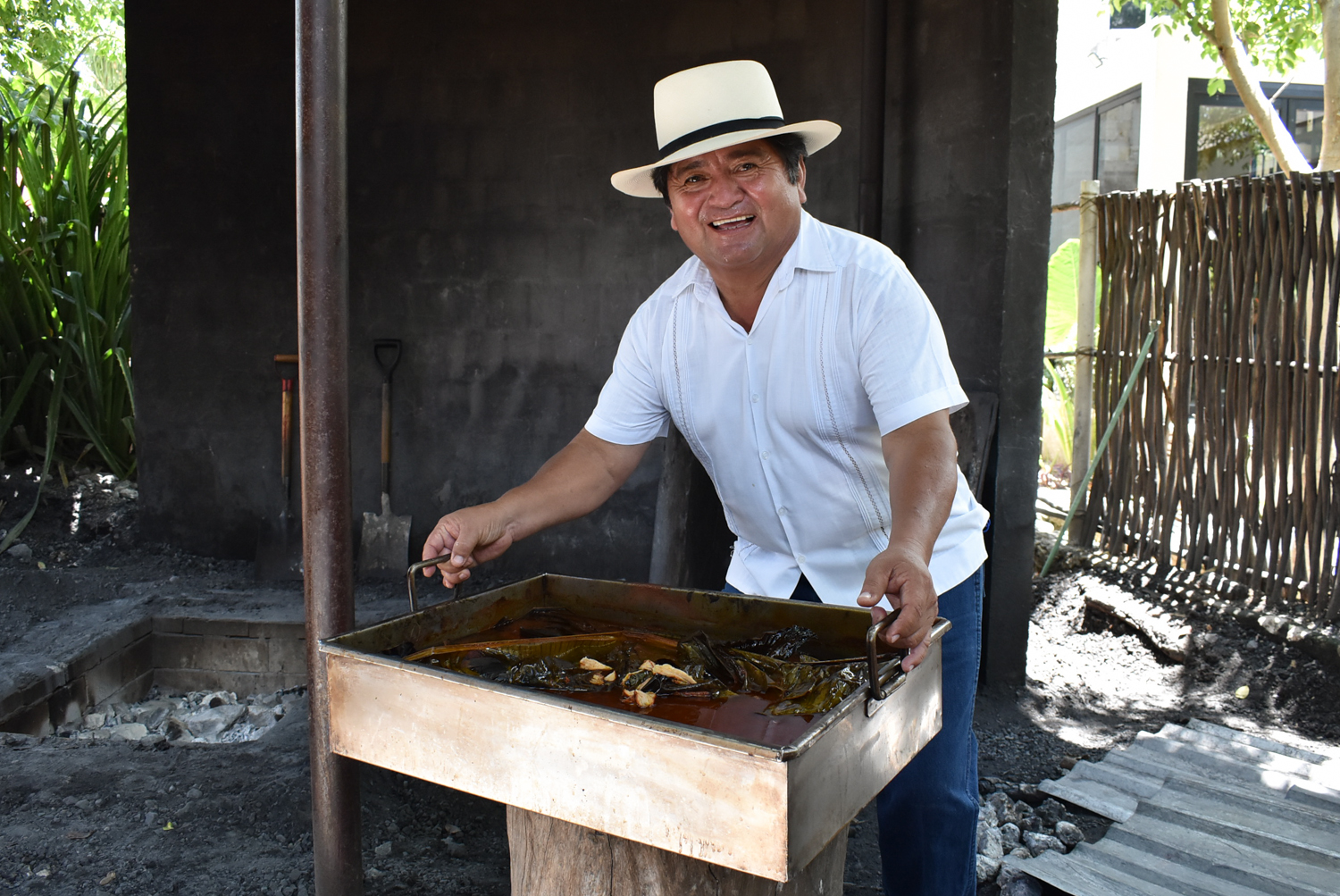 Comida horneada bajo tierra, joya culinaria de Yucatán