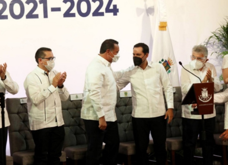 Mauricio Vila acude a la toma de protesta del alcalde  Renán Barrera