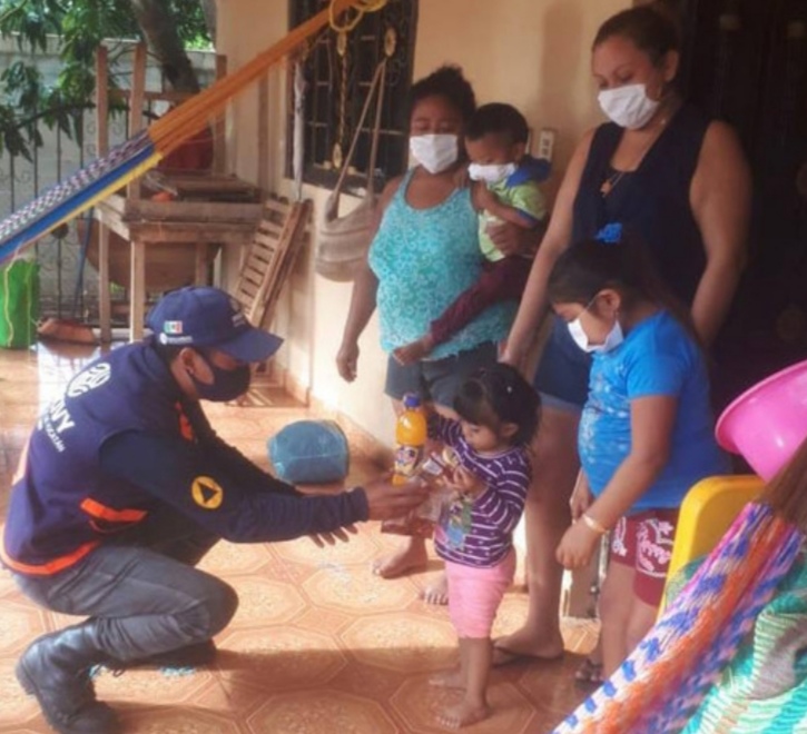 Familias afectadas por inundaciones continúan recibiendo apoyo del Gobierno del Estado