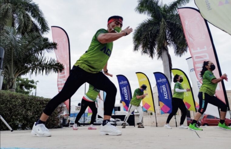 Macroclase de activación física en el parque de la Alemán