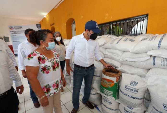 Mauricio Vila distribuye apoyos a familias afectadas por el huracán “Grace”