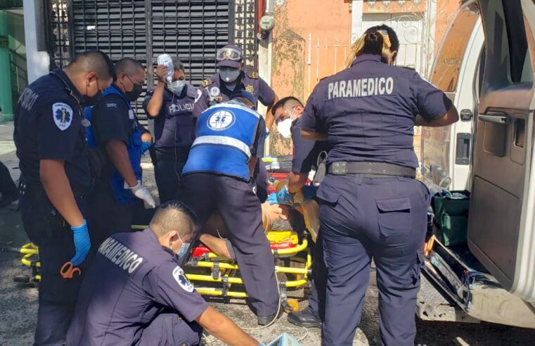 Se desvanece caminando en céntricas calles de Mérida