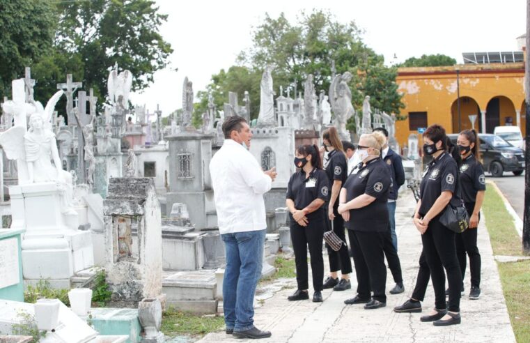 Estudiantes españoles del área funeraria visitaron el Cementerio General