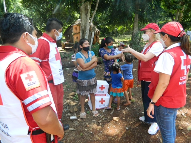 Cruz Roja Mexicana entrega ayuda humanitaria a familias de Tekax