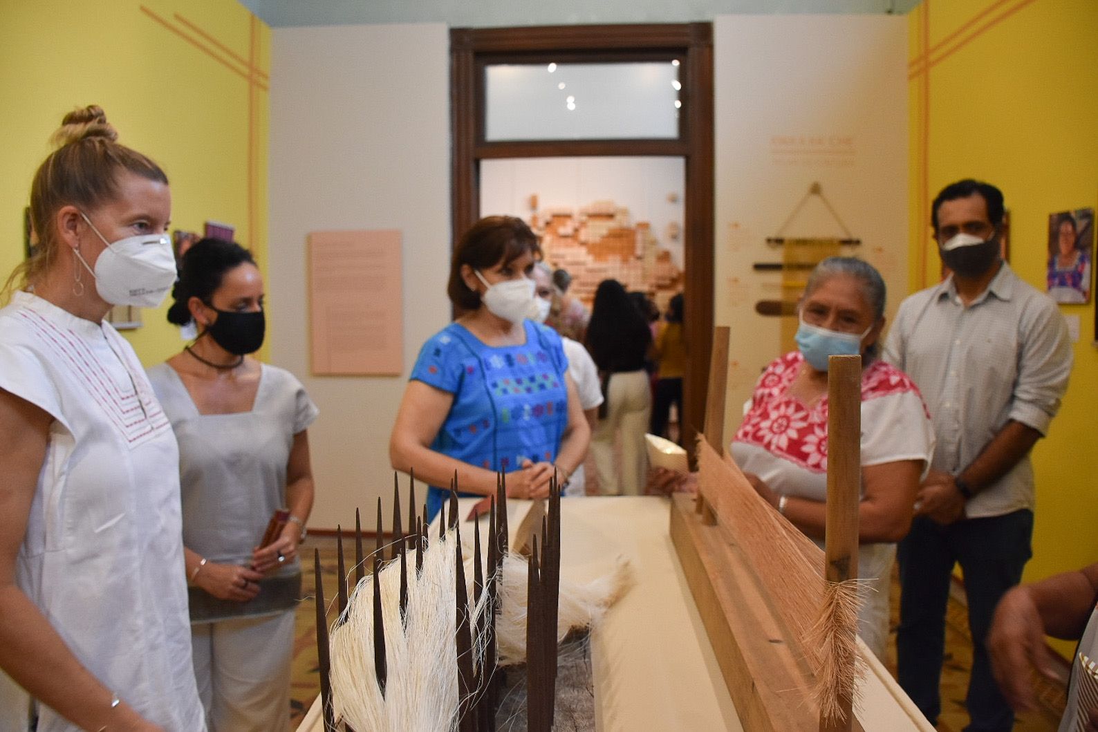 Tejedoras de Hocabá, presentes en la exposición U sakaltbil máaxoni