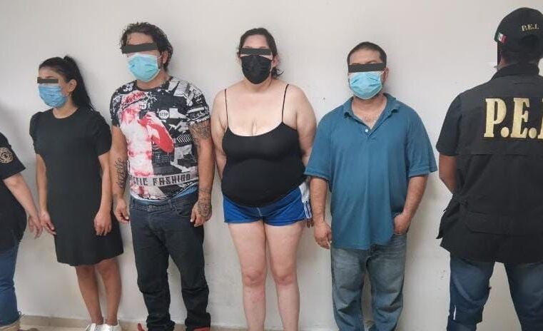 Presencia escondido el crimen de su padre y avisa de inmediato a la Policia