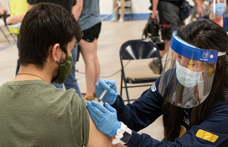 Avanza vacunación y retrocede el Covid-19 en Yucatán: menos casos y menos muertos