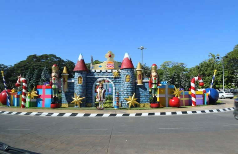 El Ayuntamiento de Mérida viste las glorietas con adornos navideños