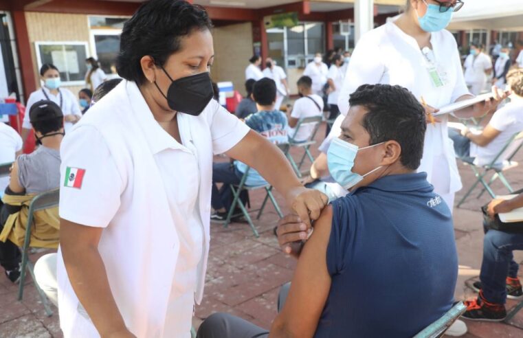 Meridanos de 18 a 29 años reciben ya su  segunda dosis contra el Coronavirus