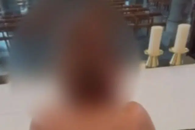 Se graban teniendo sexo en altar de la iglesia y difunden el video en redes sociales