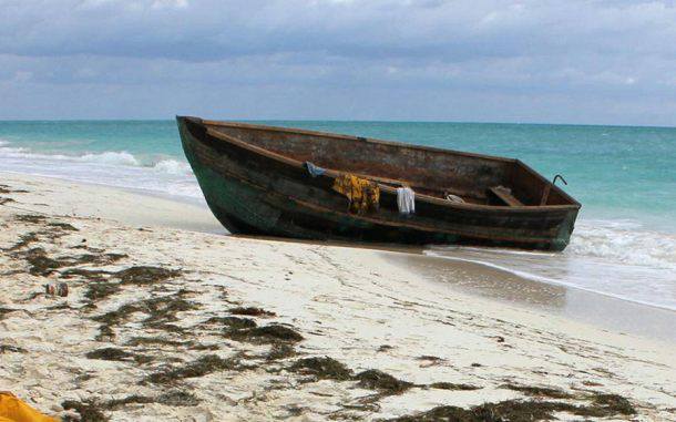 Rescatan a balseros cubanos frente a costas de Yucatán