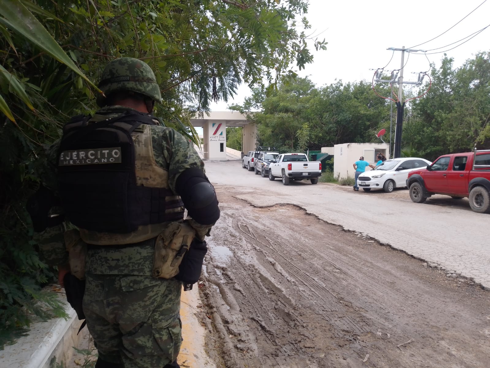 Sujetos armados con metralletas siembran terror en un hotel de la Riviera Maya