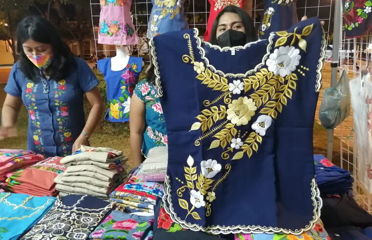 Feria artesanal en el parque de Santa Ana