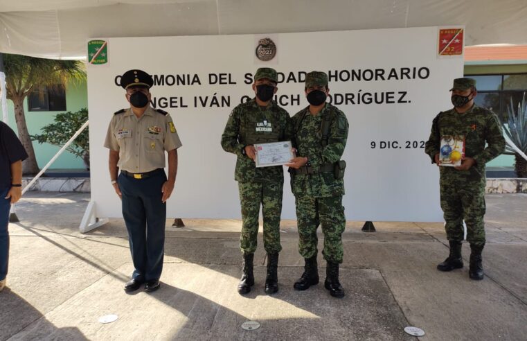 El Ejército cumple el sueño de un joven y lo convierte en soldado honorario