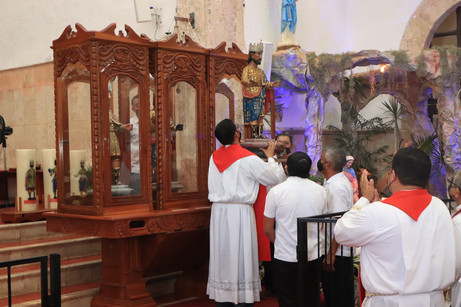 Con gran devoción bajan a los Reyes de Tizimín