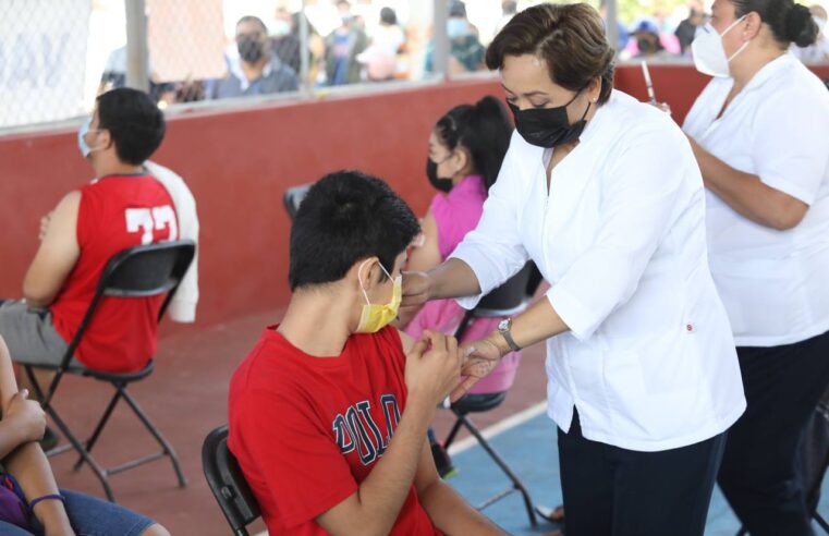 Inicia vacunación anti Covid-19 para adolescentes meridanos de 15 a 17 años