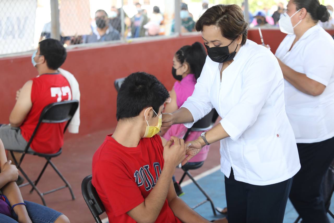 Inicia vacunación anti Covid-19 para adolescentes meridanos de 15 a 17 años