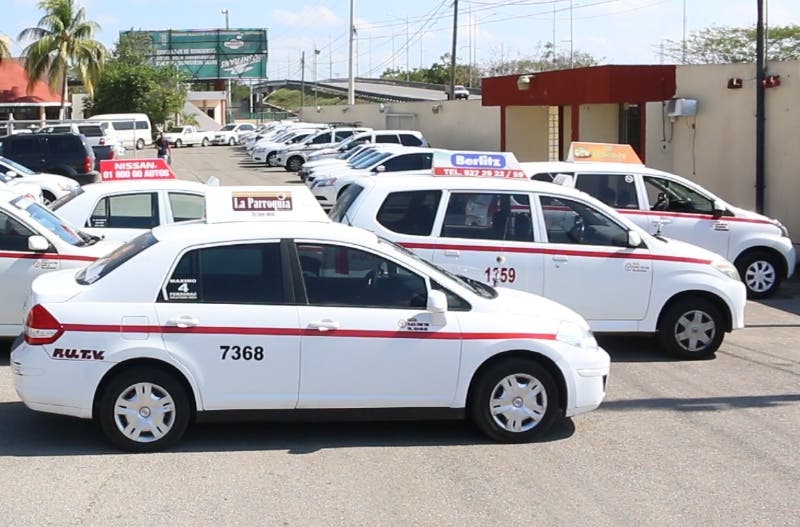 Meridana de la tercera edad olvida sus medicinas en un auto de Mi Taxi