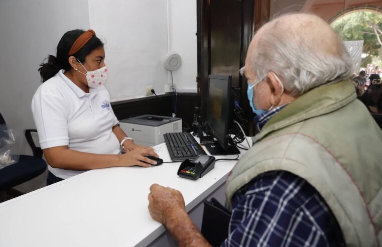 Meridanos acuden a pagar el predial y obtienen descuento del 30%