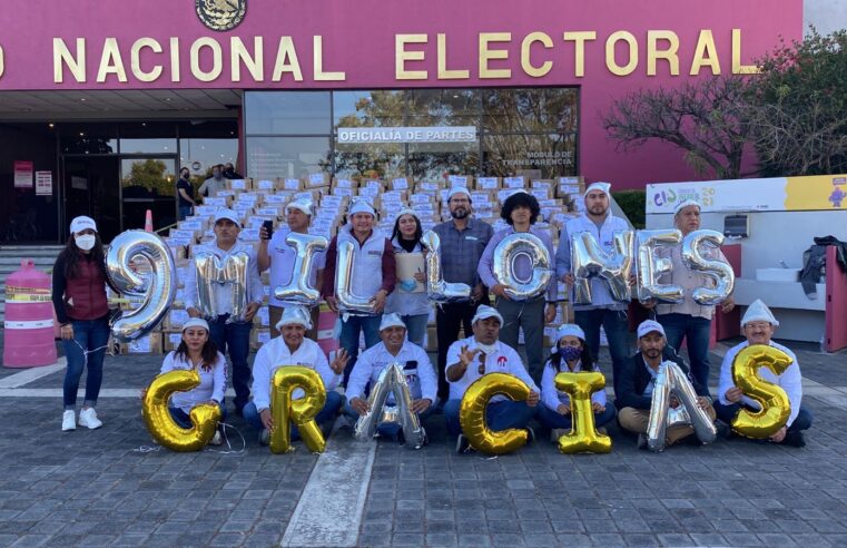 Asociación civil asegura que entregó 64 mil firmas para revocación de mandato