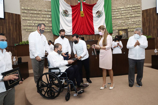 Recibe Manuel Díaz Rubio la medalla «Héctor Victoria Aguilar»