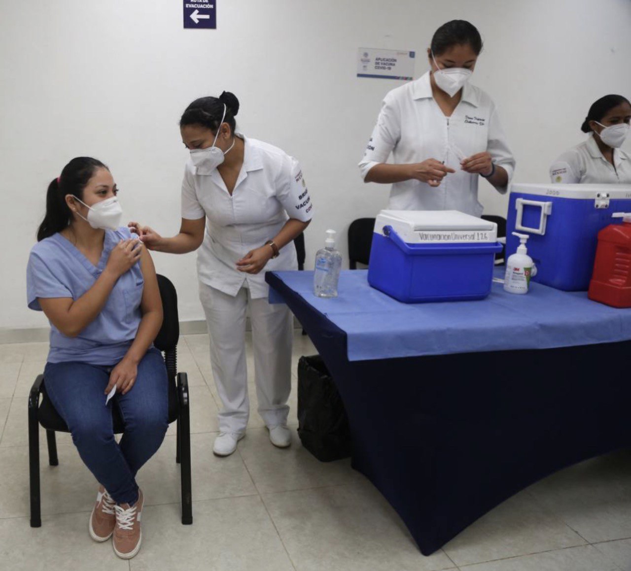 Personal de salud del área Covid recibirá vacuna de refuerzo