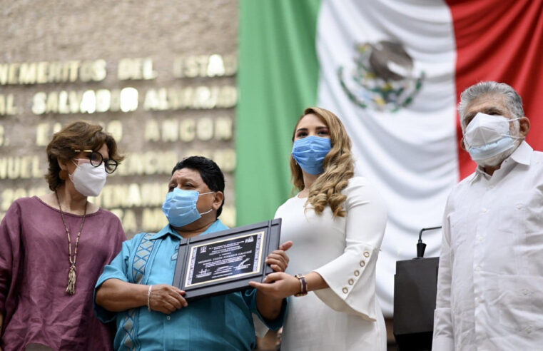 Reconocen al profesor Manuel Jesús Rosado Canché por sus aportaciones para preservar la cultura maya