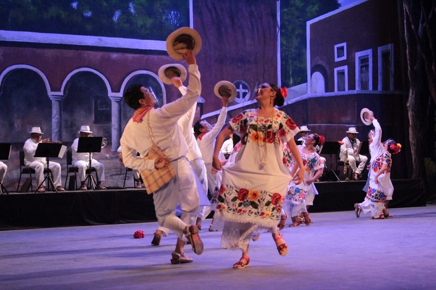 El Ballet Folklórico del Estado y la Orquesta Jaranera del Mayab celebran su 52 años