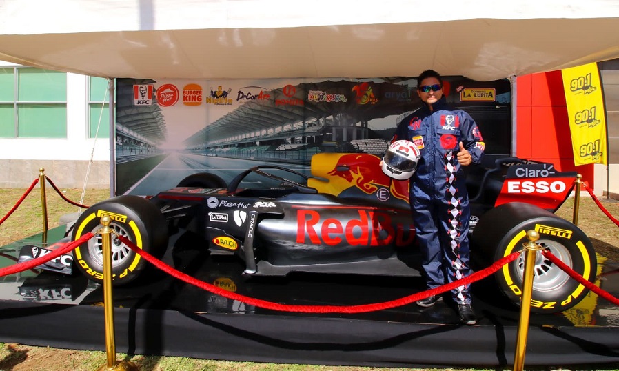 Tómate la foto con el auto réplica de ‘Checo’ Pérez, en Plaza Gran Santa Fe